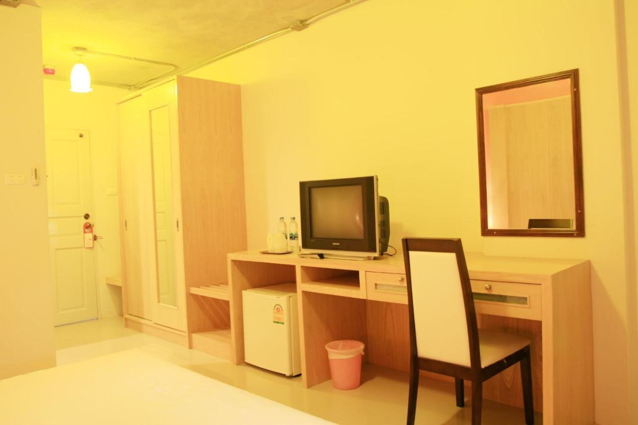 Bansabai Sabaidee Service Apartment Bangkok Bagian luar foto