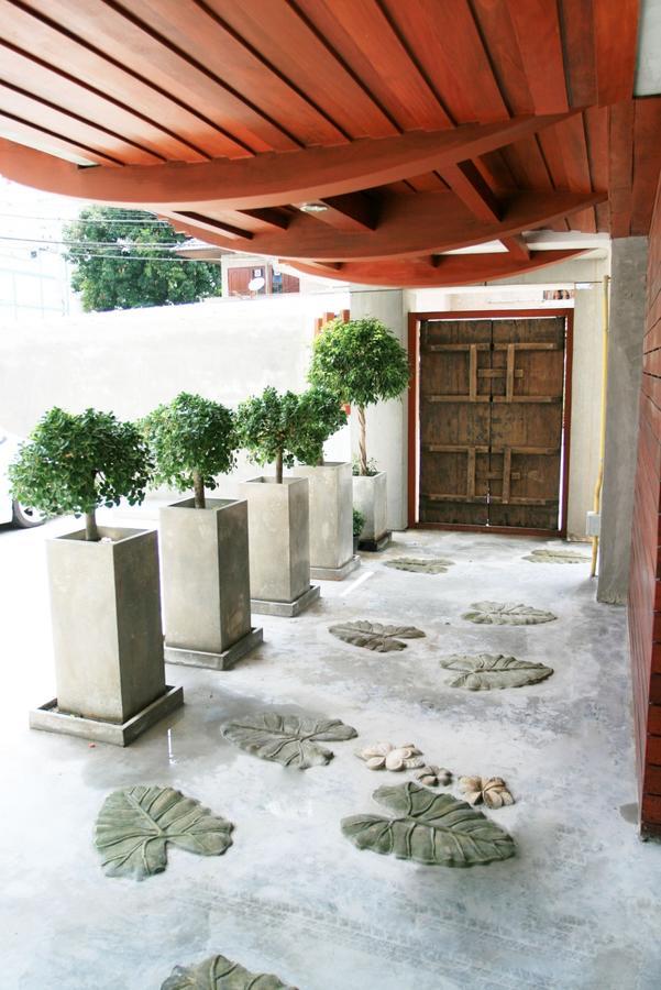 Bansabai Sabaidee Service Apartment Bangkok Bagian luar foto
