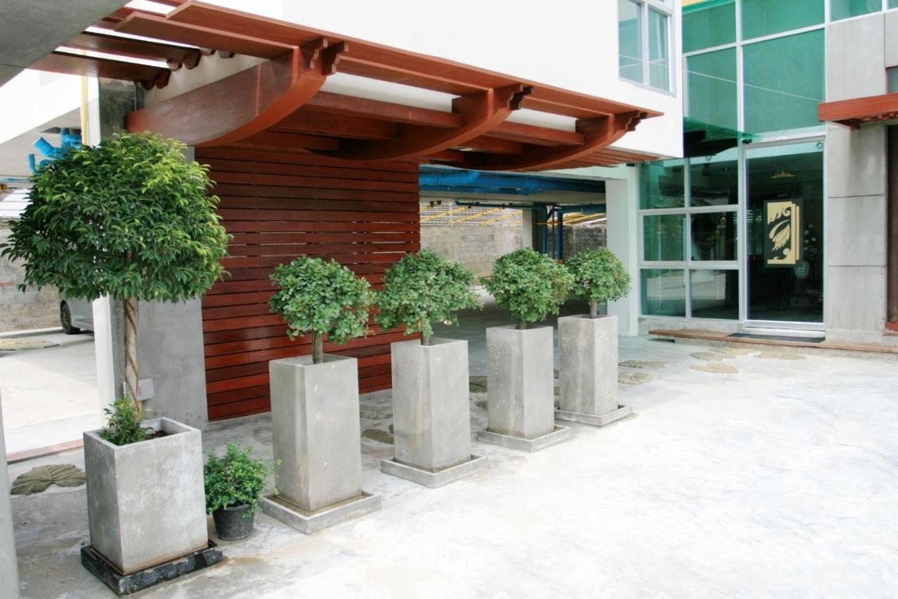 Bansabai Sabaidee Service Apartment Bangkok Bagian luar foto