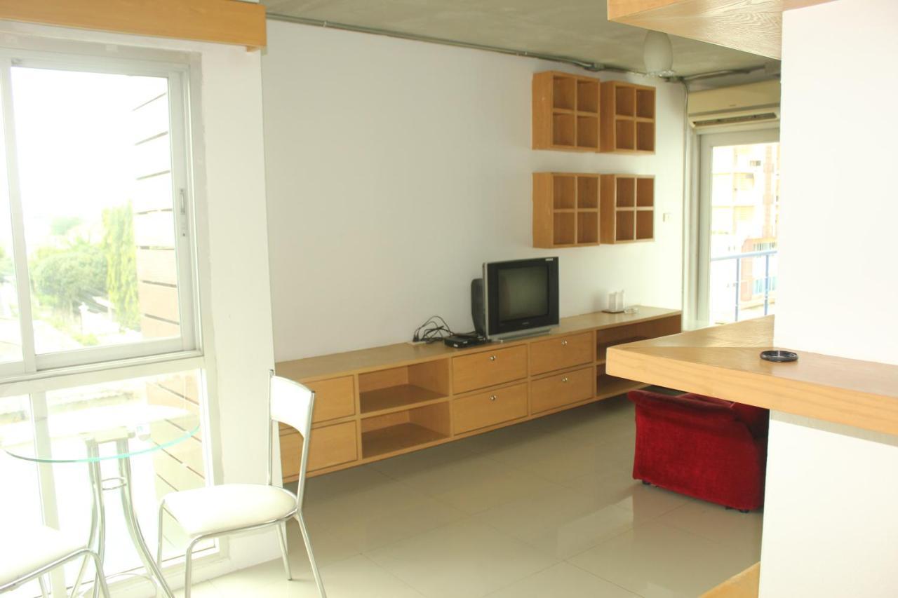 Bansabai Sabaidee Service Apartment Bangkok Bagian luar foto