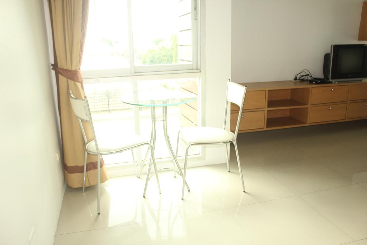 Bansabai Sabaidee Service Apartment Bangkok Bagian luar foto