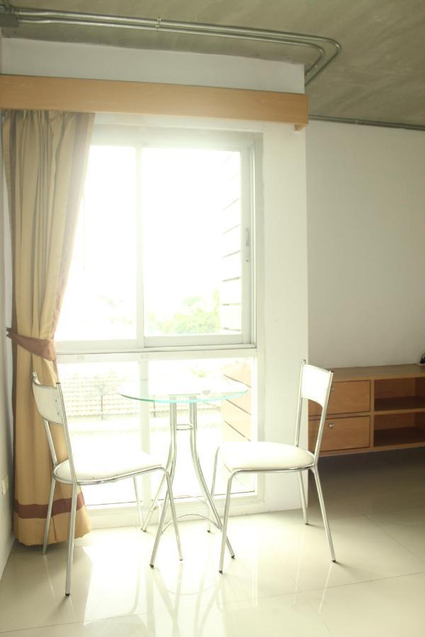 Bansabai Sabaidee Service Apartment Bangkok Bagian luar foto